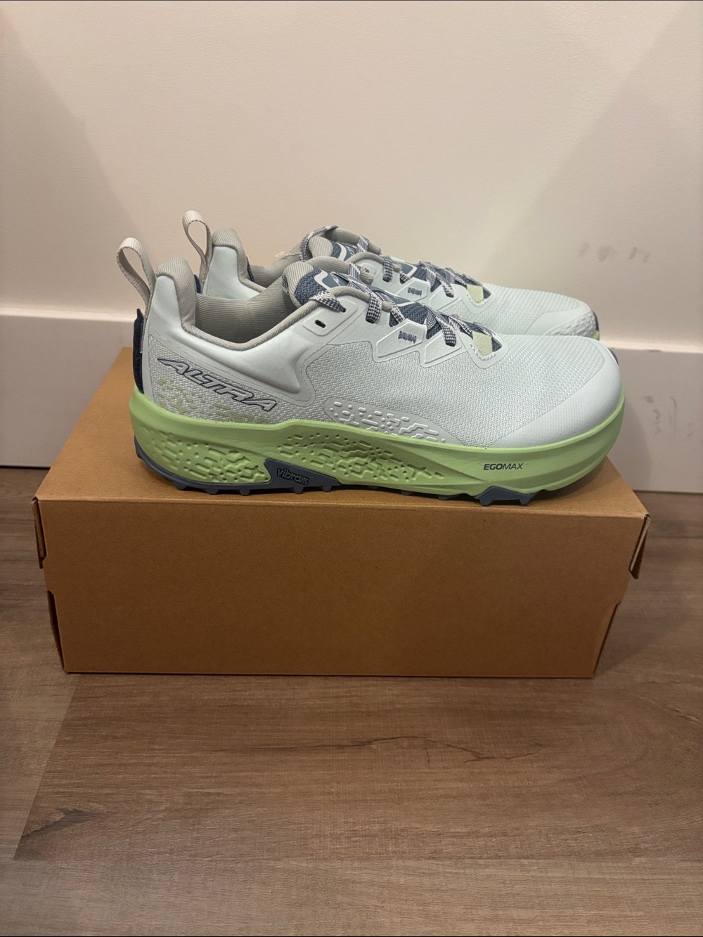 Altra Women’s Timp 6 mint size 10.5 new with box